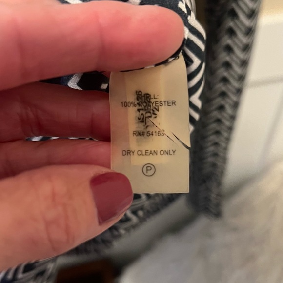 Ivanka Trump White and Black Women’s Mosaic Long Sleeve Blouse - Picture 7 of 7